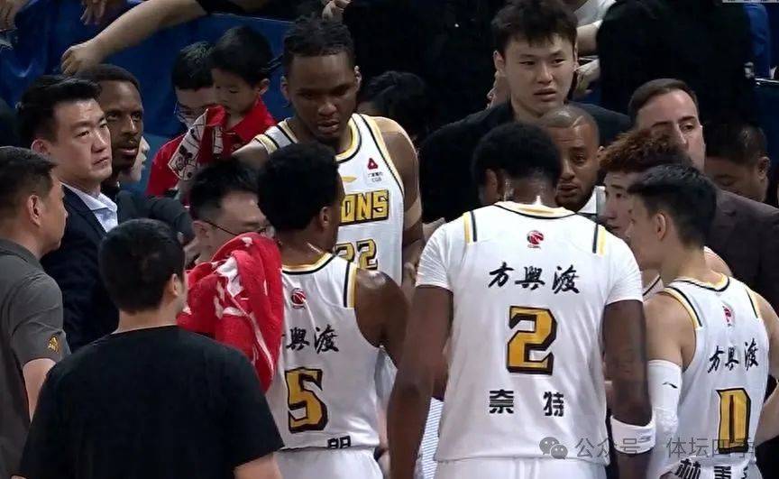 三分炮火:北京队三分球投中42%,火力全开!的简单介绍 三分炮火:北京队三分球投中42%,火力全开!的简单介绍