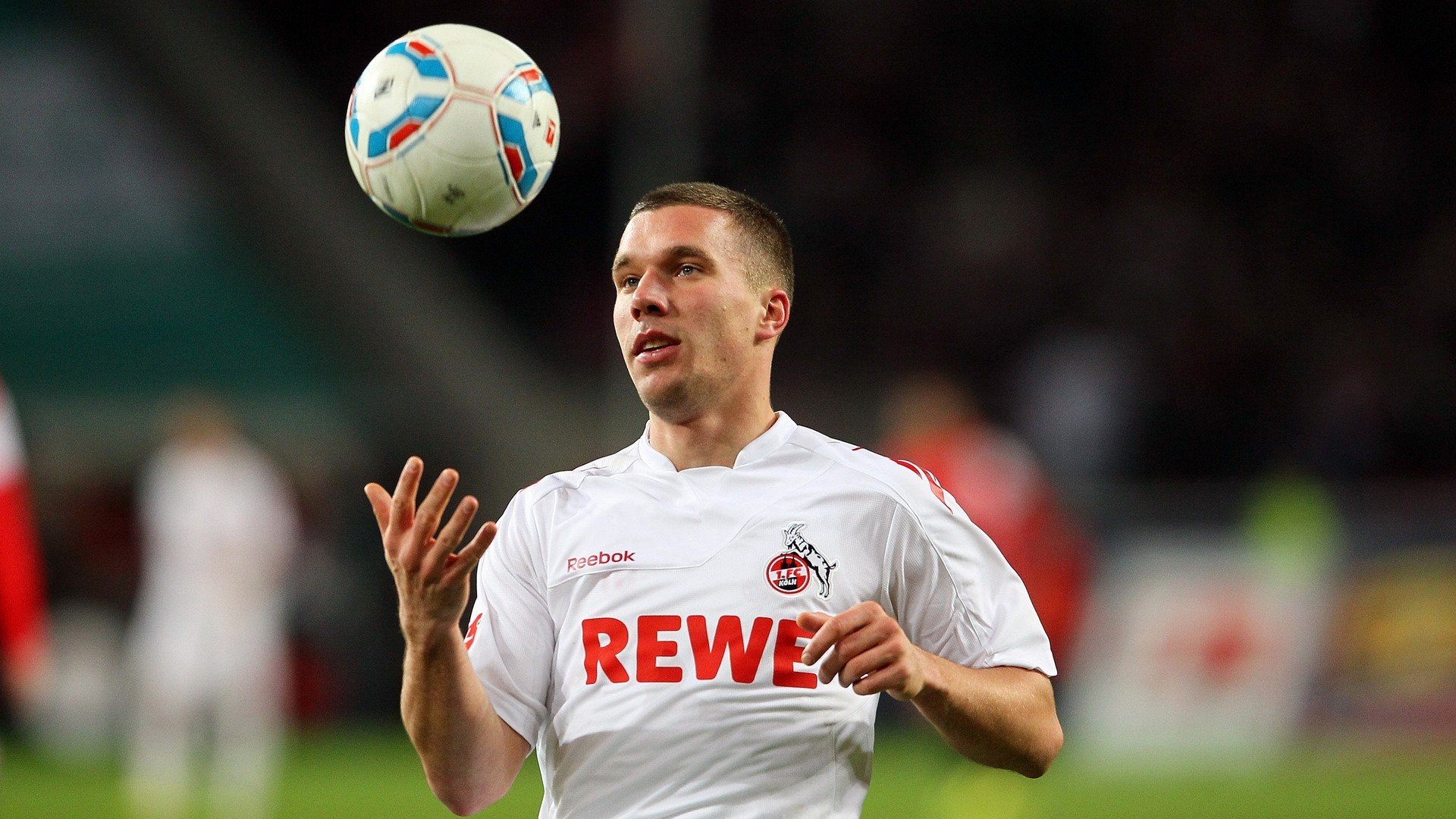 乐鱼体育登录-拜仁门将诺伊尔再现世界级扑救，诺伊尔在拜仁的地位