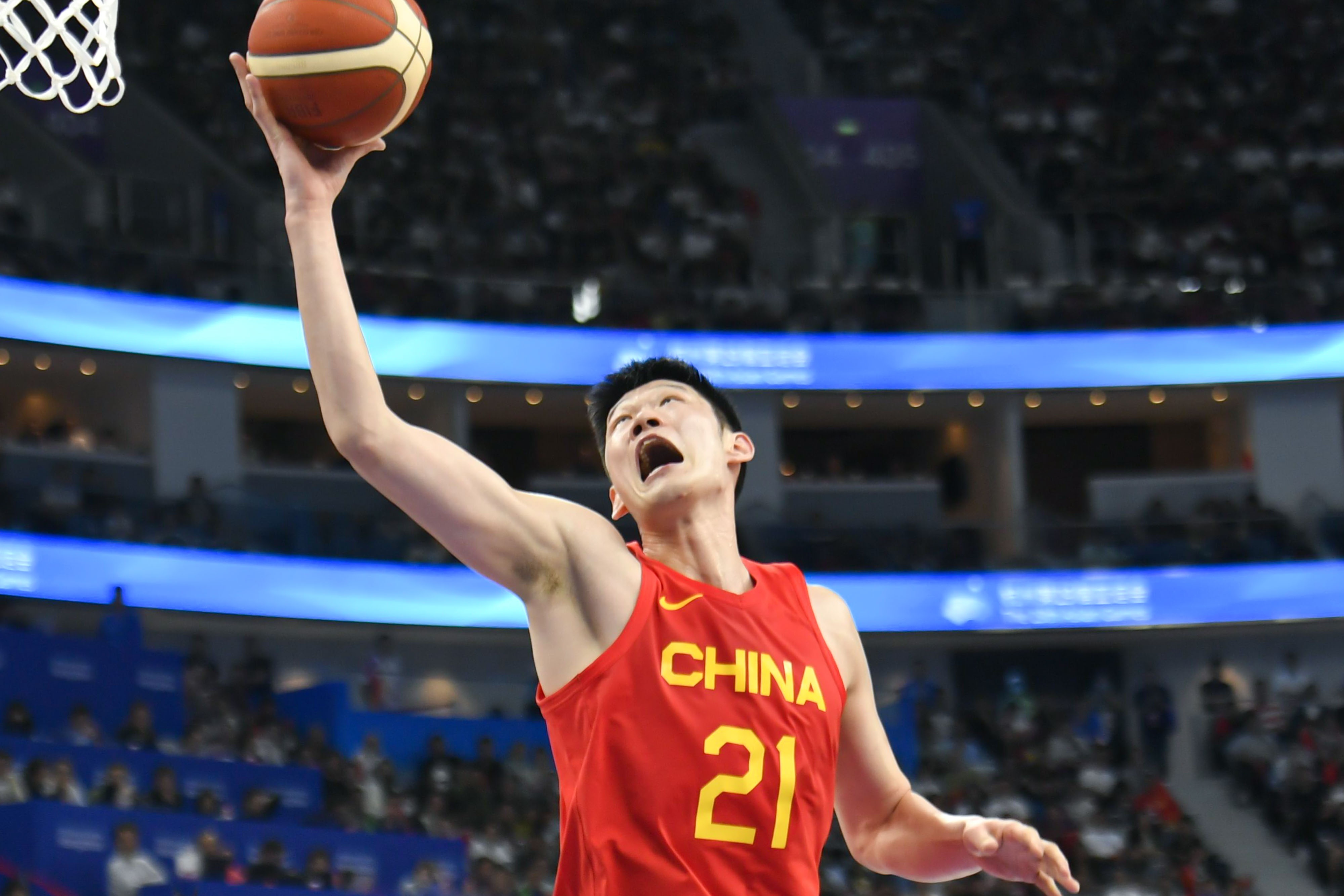 "国际赛事上的拼搏：男篮如何超越自我"