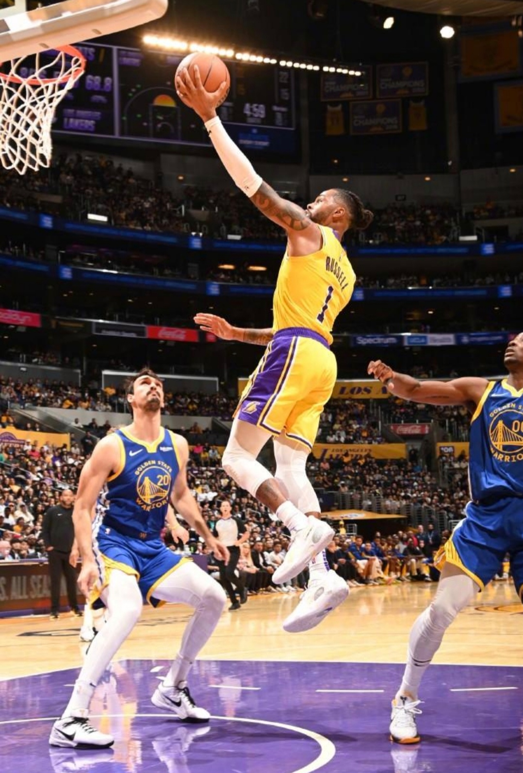 "NBA季后赛：勇士队与湖人队上演荣耀之战"的简单介绍